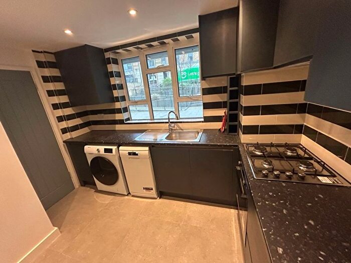 2 Bedroom Flat To Rent In Tollgate Gardens, London, NW6