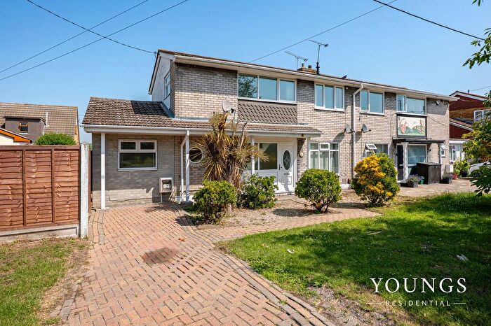 3 Bedroom Semi-Detached House For Sale In Whernside Avenue, Canvey Island, SS8