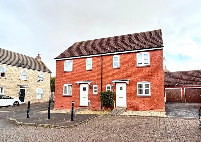 3 Bedroom Semi Detached House For Sale In Poppy Close, Calne, SN11