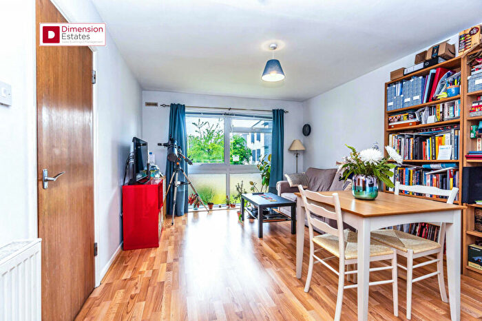 1 Bedroom Flat To Rent In Northfield Road, Stamford Hill, Stoke Newington, Hackney, London, N16