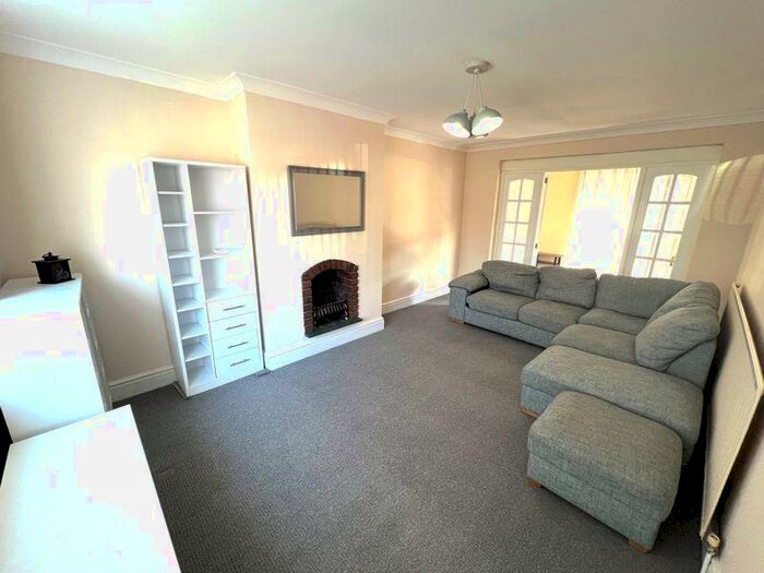 3 Bedroom Semi-Detached House To Rent In Overlinks Drive, Salford, M6