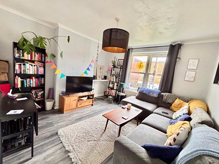 2 Bedroom Flat To Rent In Amhurst Road, London, E8