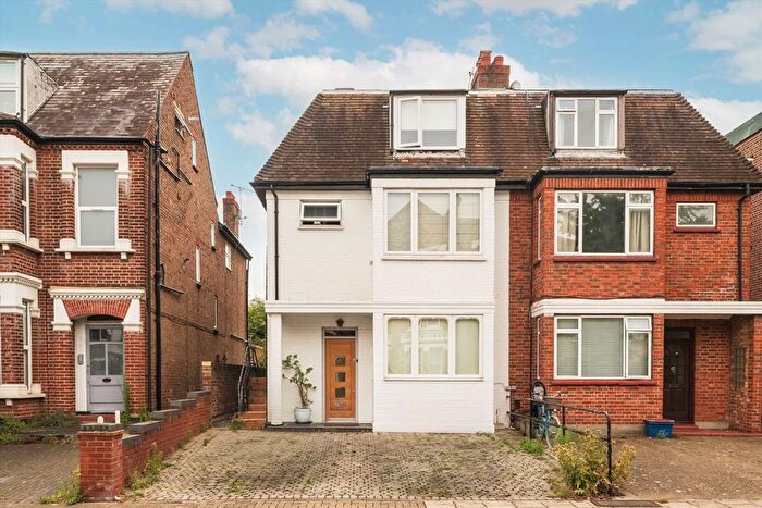 2 Bedroom Flat For Sale In Chiswick Lane, Chiswick, W4