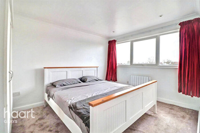 2 Bedroom Flat To Rent In Dell Road, Grays, RM17
