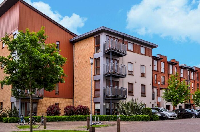 1 Bedroom Flat To Rent In Commonwealth Drive, Crawley RH10