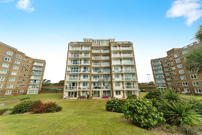 2 Bedroom Flat For Sale In West Parade, Bexhill-On-Sea, TN39