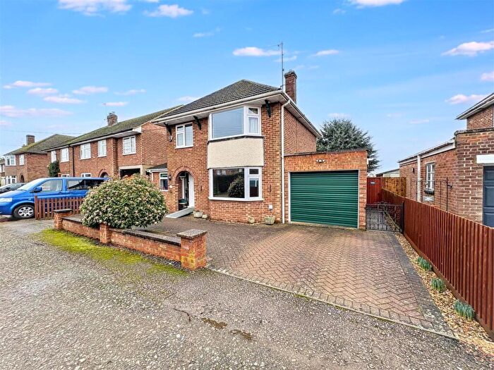 3 Bedroom Detached House For Sale In Gipsy Lane, Irchester, Wellingborough, NN29