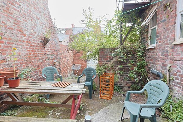 2 Bedroom Flat To Rent In Helmsley Road, Sandyford, Newcastle Upon Tyne, NE2