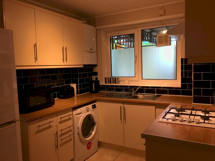 2 Bedroom Flat To Rent In Arabella Drive, Roehampton, London, SW15