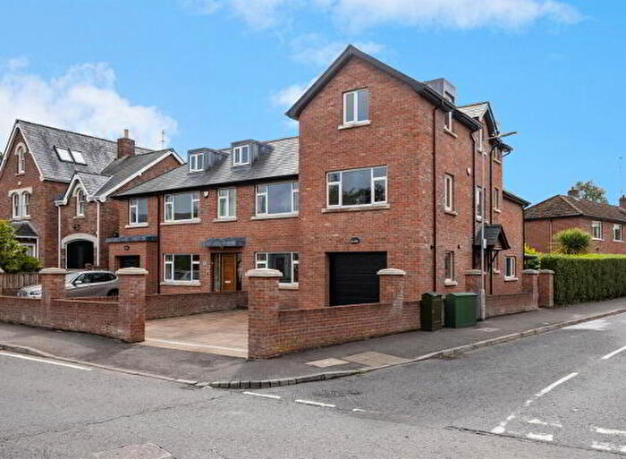 5 Bedroom Semi-Detached House For Sale In Deramore Drive, Belfast, BT9