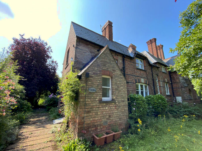 1 Bedroom Cottage To Rent In Market Place, Howden, DN14