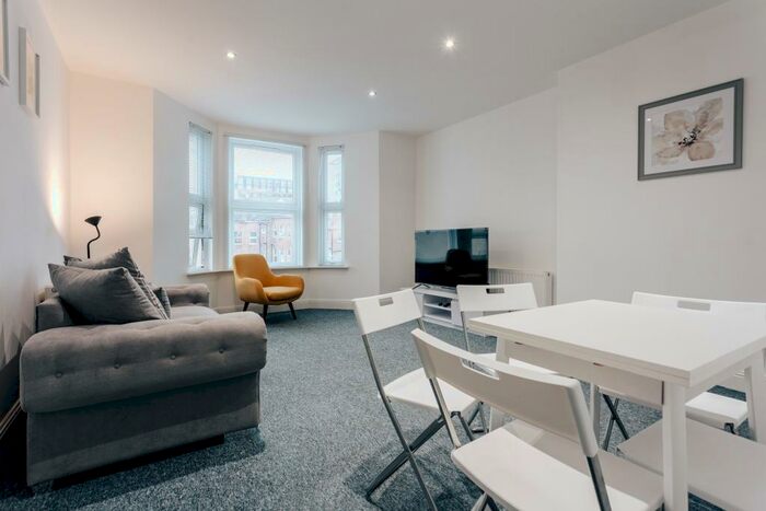 2 Bedroom Flat To Rent In Lansdowne Road, Bournemouth, BH1