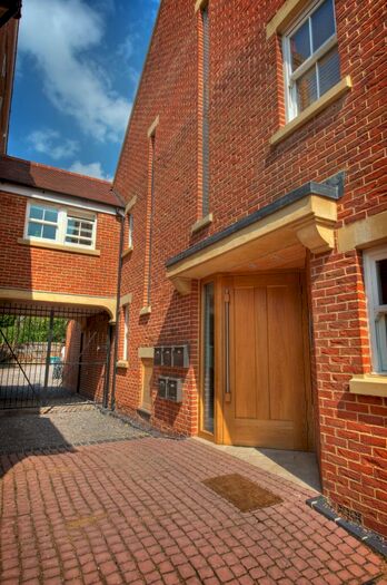 2 Bedroom Apartment To Rent In Divinity Road, Oxford, OX4