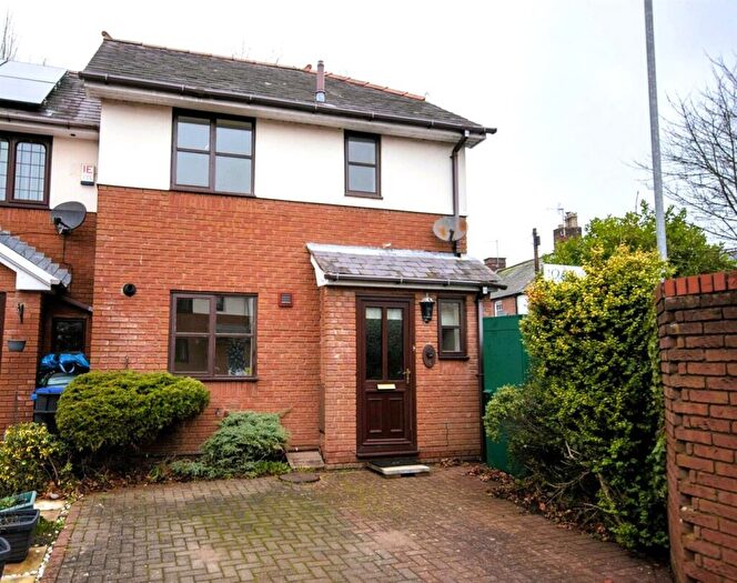 2 Bedroom End Of Terrace House For Sale In Abbey Road, Llangollen, LL20