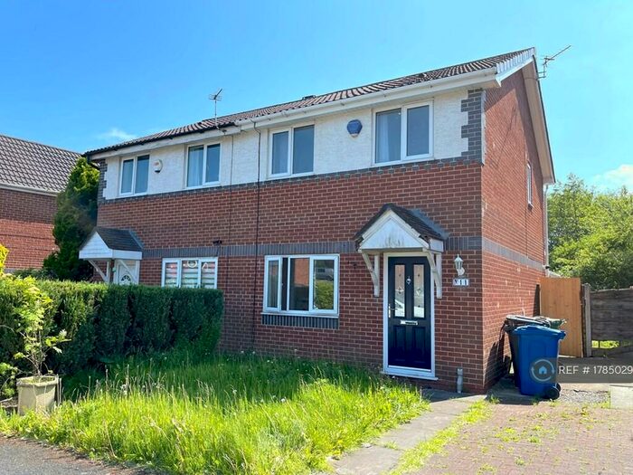 3 Bedroom Semi-Detached House To Rent In Glenview Road, Tyldesley, Manchester, M29