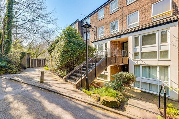 2 Bedroom Flat For Sale In Redcliffe Road, Nottingham, NG3