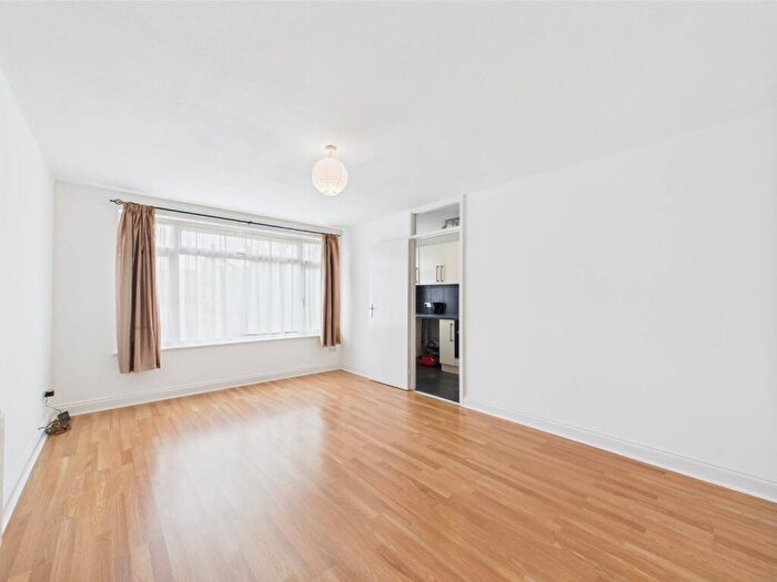 1 Bedroom Flat To Rent In Fairfield Close, Sidcup, Kent, DA15