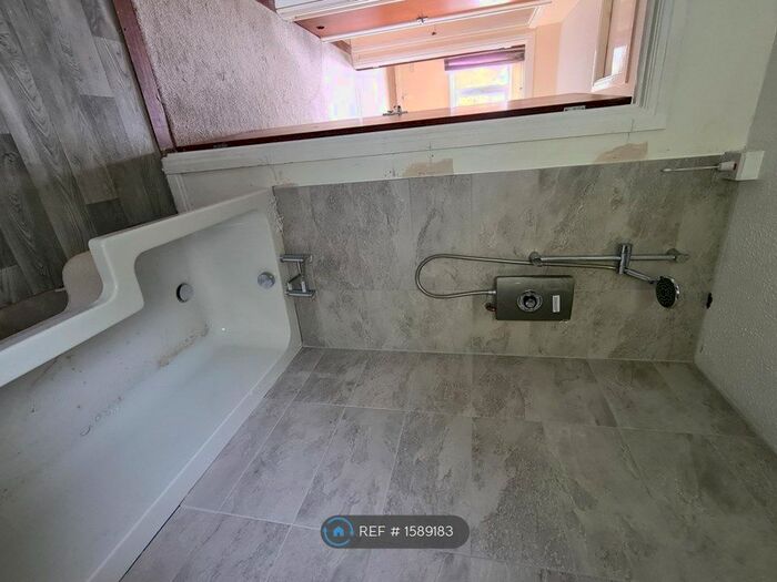 3 Bedroom Semi-Detached House To Rent In Clos Cenawon, Cwmrhydyceirw, Swansea, SA6