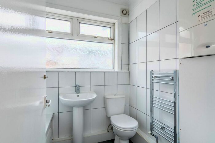 3 Bedroom Property To Rent In Oakwood Avenue, Merton, Mitcham, CR4