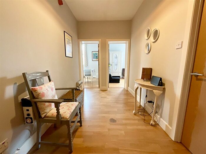 2 Bedroom Flat For Sale In Prince Of Wales Terrace, Scarborough, YO11