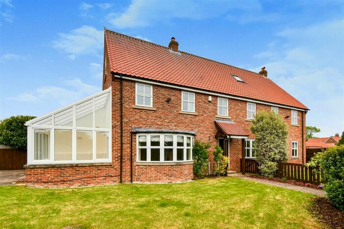 5 Bedroom Semi-Detached House To Rent In Well House Close, Long Marston, York, YO26