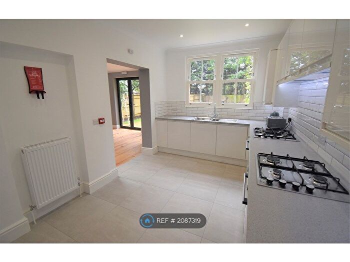 6 Bedroom Semi-Detached House To Rent In Northumberland Avenue, Reading, RG2