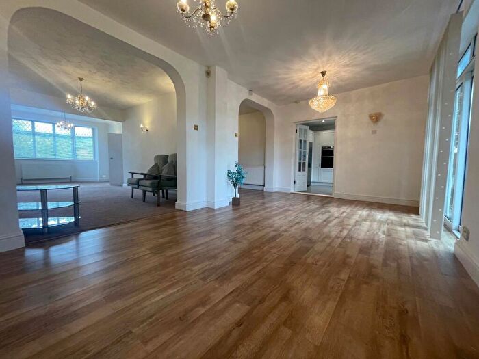 4 Bedroom End Of Terrace House To Rent In Carlisle Gardens, Ilford, IG1