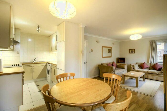 2 Bedroom Apartment To Rent In Great Sutton Street, Clerkenwell, London, EC1V