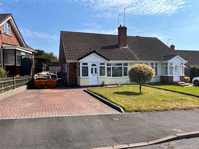 2 Bedroom Bungalow For Sale In Penns Close, Leamington Spa, Warwickshire, CV32