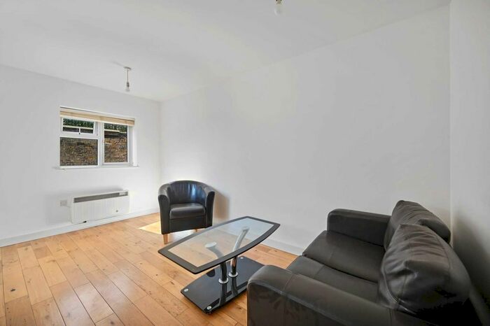 1 Bedroom Flat To Rent In Uxbridge Road, Shepherds Bush, London, W12