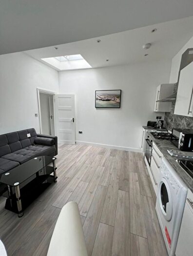 2 Bedroom Flat To Rent In Christchurch Avenue, Mapesbury, London, NW6