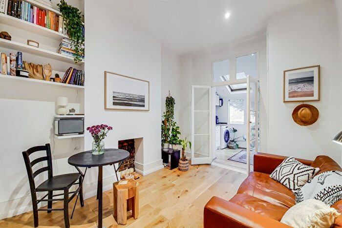 1 Bedroom Flat To Rent In Bedford Road, Clapham North, SW4