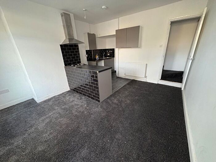 2 Bedroom Terraced House To Rent In Washington Street, Bradford, BD8