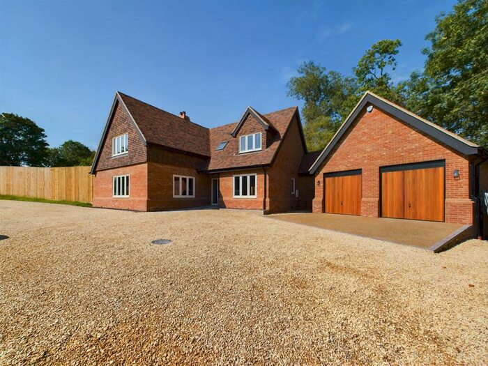 4 Bedroom Detached House To Rent In Appleyard Close, Whitchurch, Aylesbury, Buckinghamshire, HP22