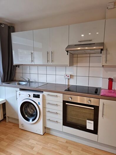 2 Bedroom Flat To Rent In Tunworth Crescent, London, SW15