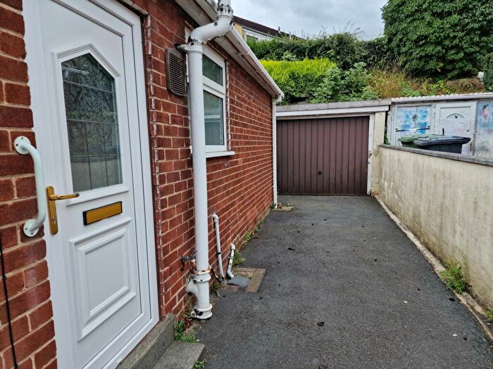 2 Bedroom Bungalow For Sale In Craven Drive, Cleckheaton, BD19