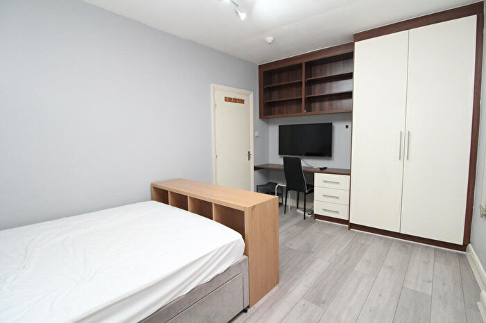 5 Bedroom End Of Terrace House To Rent In Bellegrove Road, Welling, DA16