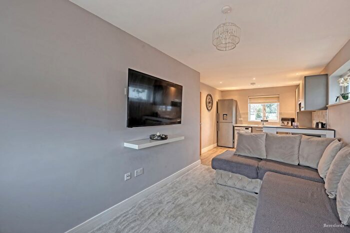 1 Bedroom Flat For Sale In Gatwick View, Billericay, CM12