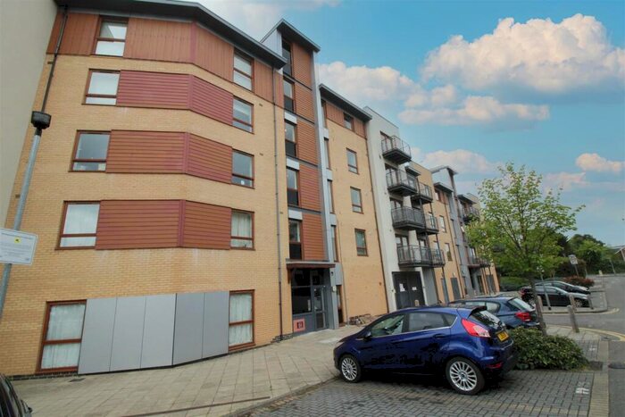 1 Bedroom Apartment To Rent In Commonwealth Drive, Three Bridges, Crawley, West Sussex., RH10