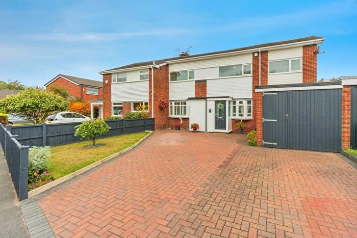 4 Bedroom Semi-Detached House For Sale In Cranleigh Drive, Brooklands, Sale, Greater Manchester, M33