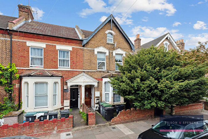 2 Bedroom Flat For Sale In Grove Park Road, Seven Sisters, N15