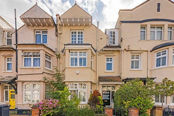 5 Bedroom House To Rent In Guilford Avenue, Surbiton, KT5