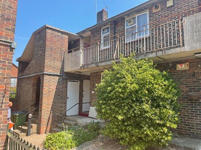 1 Bedroom Flat To Rent In Heavitree Road, Plumstead, Greenwich, SE18