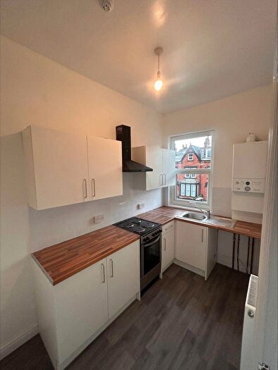 1 Bedroom Flat To Rent In Flat, Estcourt Avenue, Headingley, ., LS6