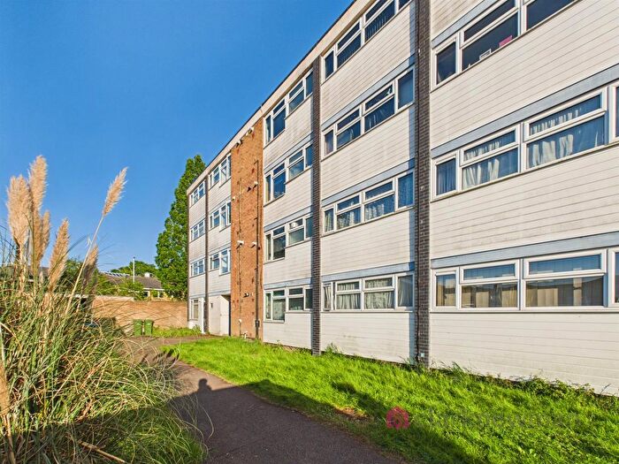 2 Bedroom Flat For Sale In Halling Hill, Harlow, CM20