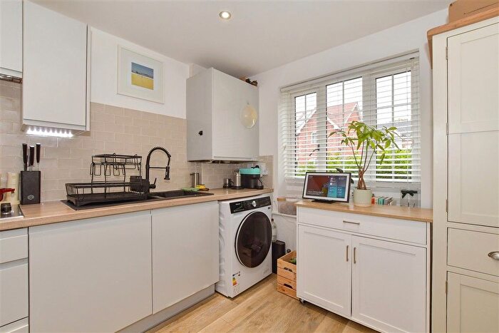 3 Bedroom Semi-Detached House For Sale In Daffodil Crescent, Crawley, West Sussex, RH10