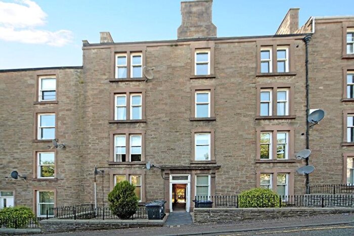 3 Bedroom Flat To Rent In Union Place, West End, Dundee, DD2