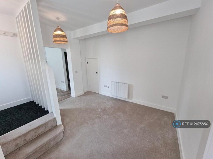 1 Bedroom Flat To Rent In Victoria Road, Swindon, SN1