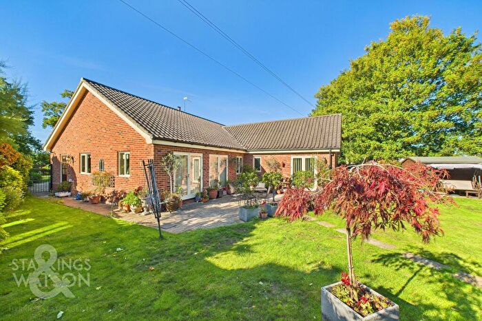 3 Bedroom Detached Bungalow For Sale In Baynards Lane, Roydon, Diss, IP22