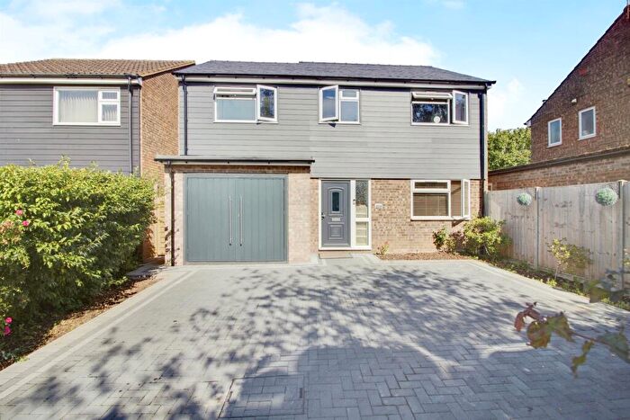 4 Bedroom Detached House For Sale In The Paddocks, Welwyn Garden City, AL7